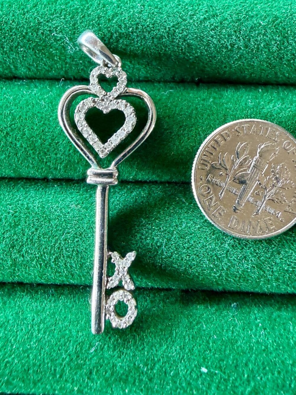 ✨Sterling Silver "XOXO" Key to My Heart Pendant ✨ - Picture 3 of 7